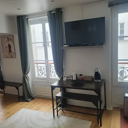 Fabulous F2 Champs-elysees Apartment